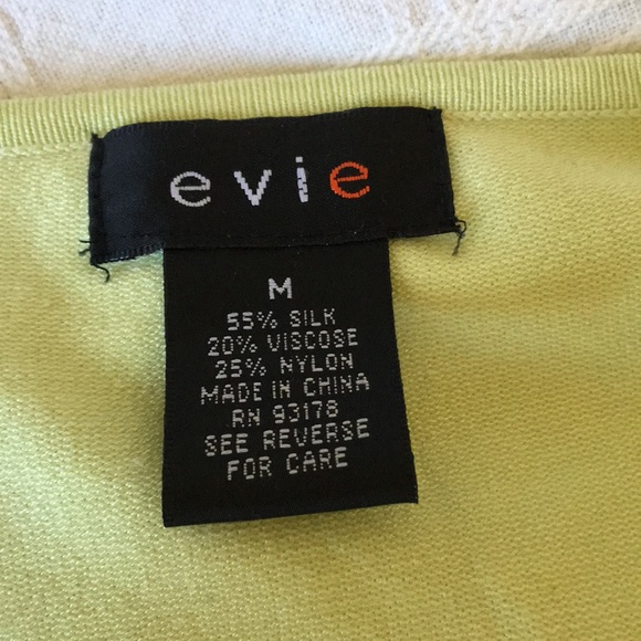 🌺Embroidered & Beaded Sweater🌺 - Picture 4 of 5